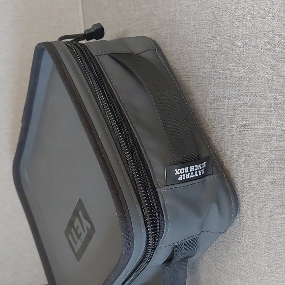 YETI Daytrip Lunchbox - Picture 3 of 9